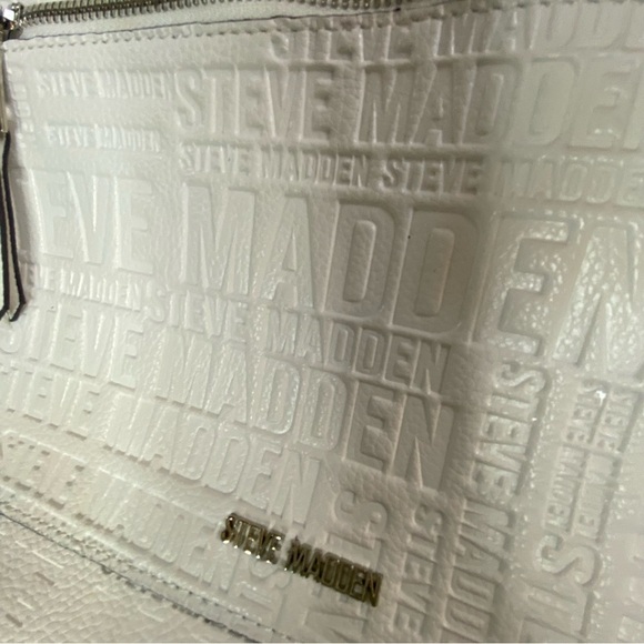 *Free w/Purchase*Steve Madden White Embossed Travel Take Along Tote Earbud Case - Picture 7 of 15